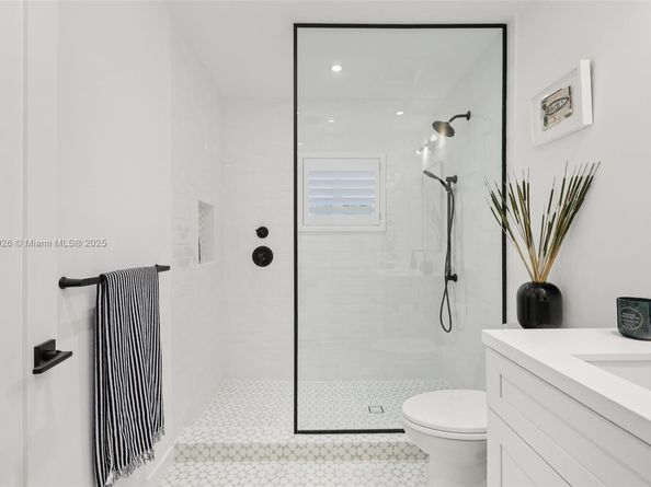 2105 SW 98th Ave, Miami FL 33165