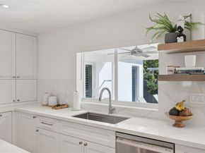 2105 SW 98th Ave, Miami FL 33165