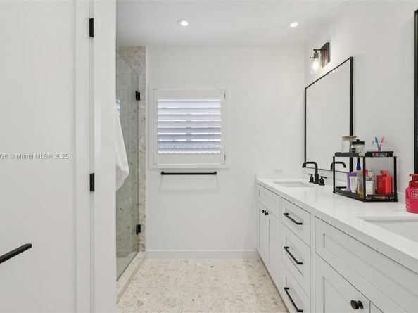 2105 SW 98th Ave, Miami FL 33165