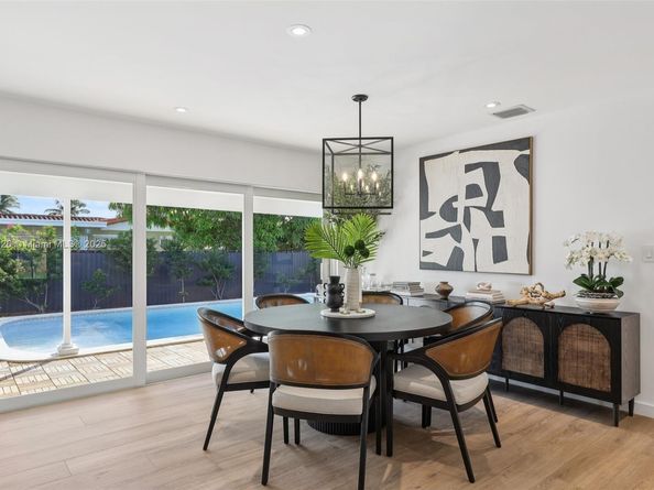 2105 SW 98th Ave, Miami FL 33165