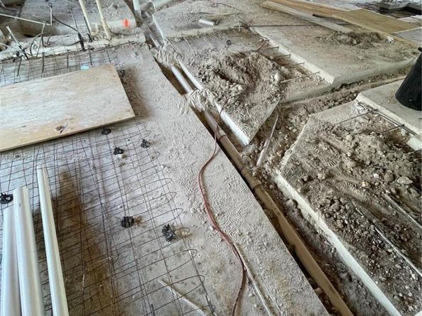 2105 SW 98th Ave, Miami FL 33165