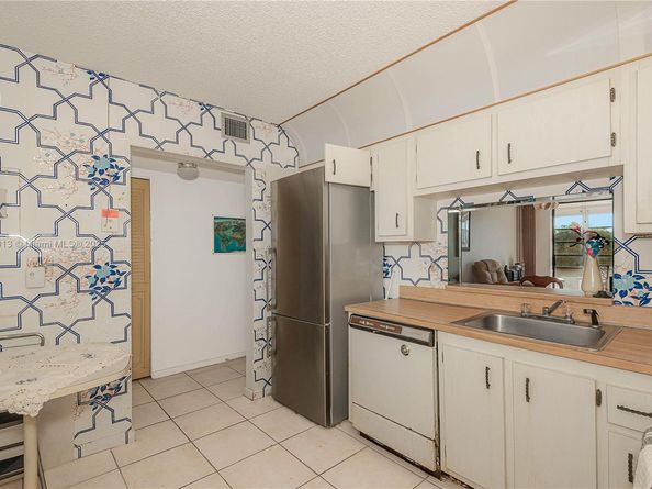 2800 Somerset Dr 402J, Lauderdale Lakes FL 33311