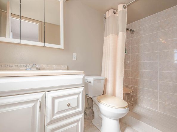 2800 Somerset Dr 402J, Lauderdale Lakes FL 33311