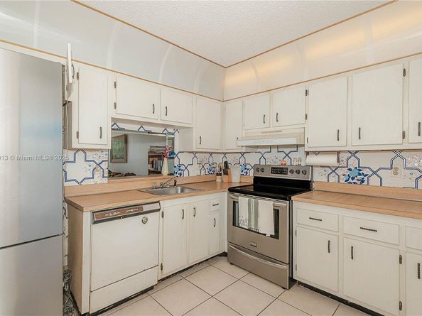 2800 Somerset Dr 402J, Lauderdale Lakes FL 33311