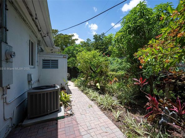 13325 NE 10th Ave, North Miami FL 33161