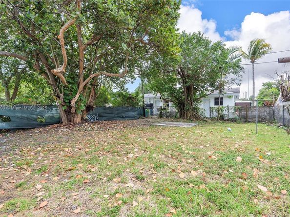 1810 NW 47th St, Miami FL 33142