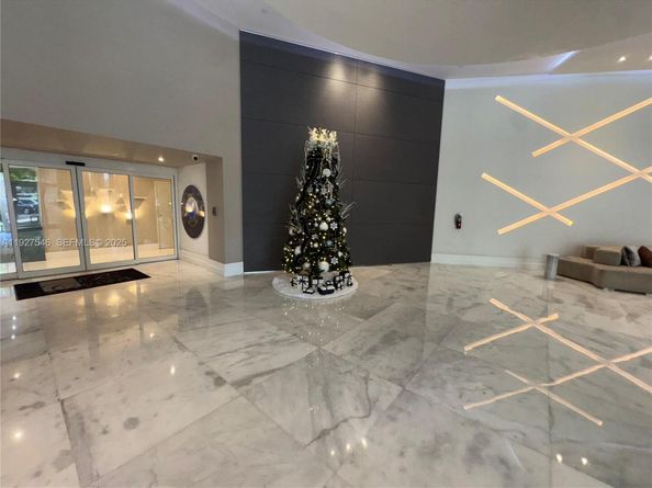 3300 NE 192nd St 903, Aventura FL 33180