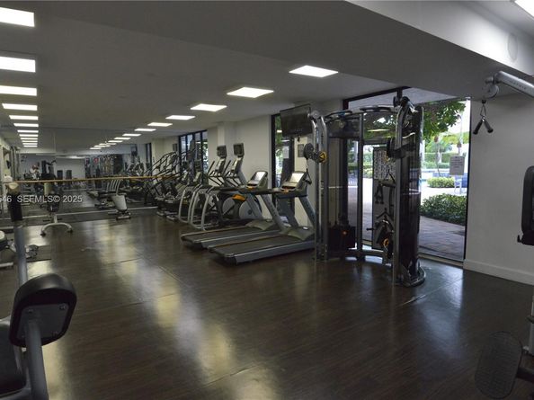 3300 NE 192nd St 903, Aventura FL 33180