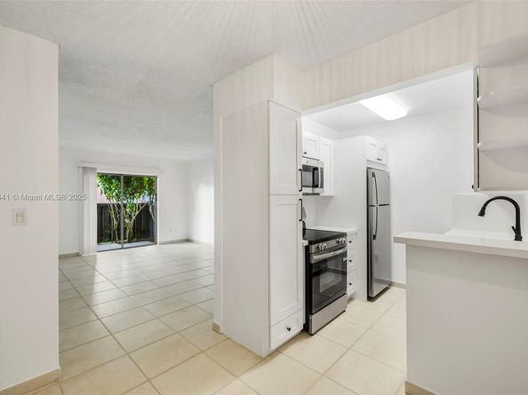 10780 N Kendall Dr E11, Miami FL 33176