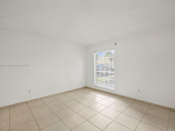 10780 N Kendall Dr E11, Miami FL 33176