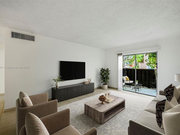 10780 N Kendall Dr E11, Miami FL 33176