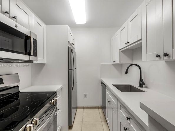 10780 N Kendall Dr E11, Miami FL 33176