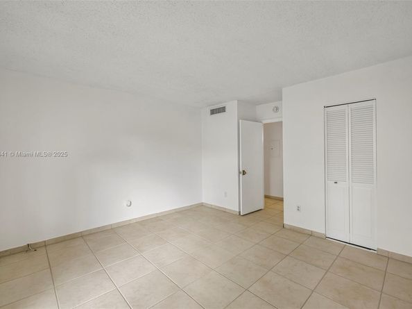 10780 N Kendall Dr E11, Miami FL 33176