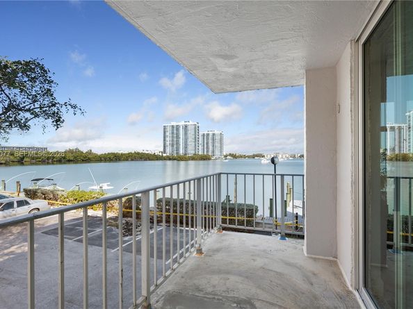 16558 NE 26th Ave 2G, North Miami Beach FL 33160