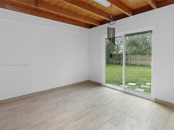 1510 Hayes St, Hollywood FL 33020