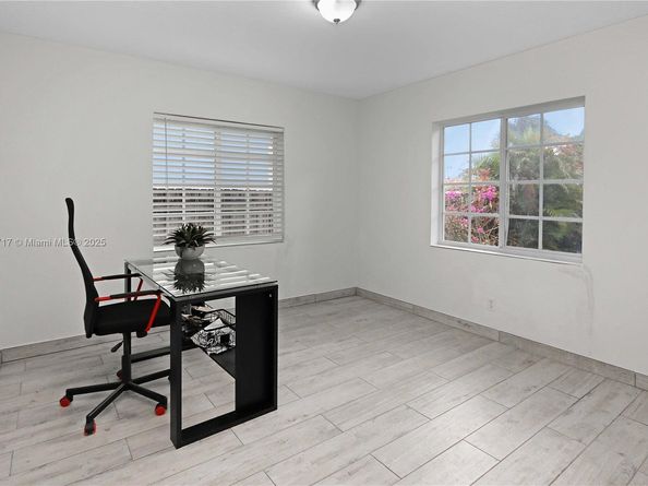 1510 Hayes St, Hollywood FL 33020
