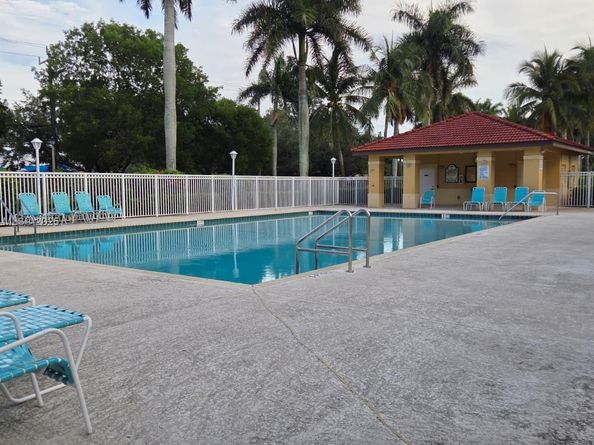 14064 S Forest Oak Cir, Davie FL 33325