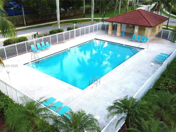 14064 S Forest Oak Cir, Davie FL 33325