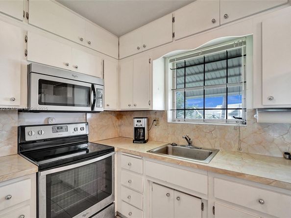 3148 Sheridan Ln, Hollywood FL 33021