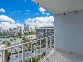 6900 Bay Dr 11F, Miami Beach FL 33141