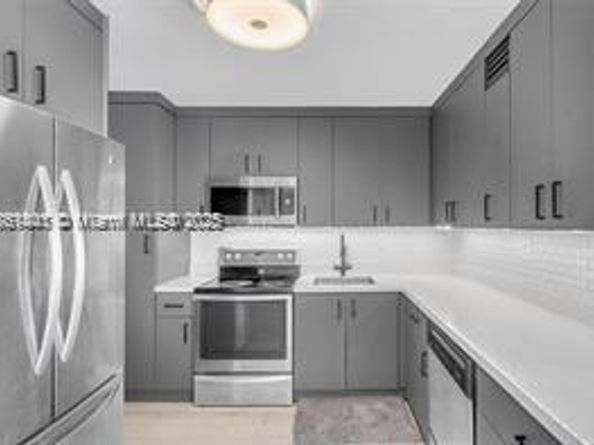 6900 Bay Dr 11F, Miami Beach FL 33141