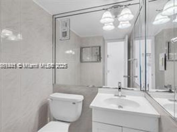6900 Bay Dr 11F, Miami Beach FL 33141