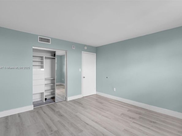 6900 Bay Dr 11F, Miami Beach FL 33141