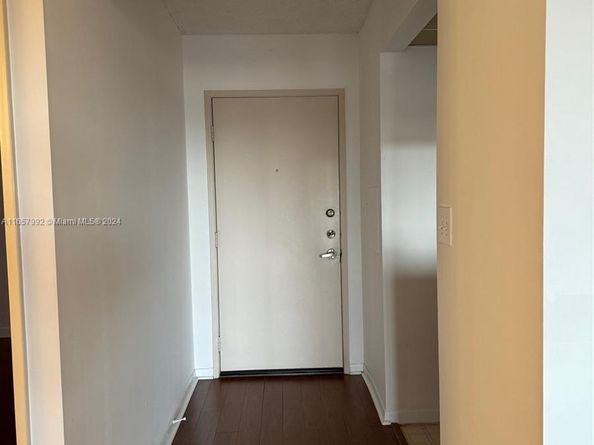 10253 NW 9th Street Cir 4076, Miami FL 33172