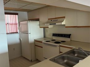 10253 NW 9th Street Cir 4076, Miami FL 33172