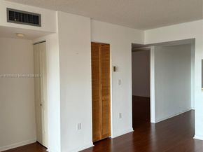 10253 NW 9th Street Cir 4076, Miami FL 33172