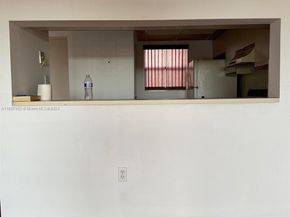 10253 NW 9th Street Cir 4076, Miami FL 33172