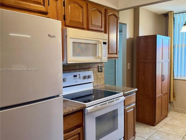 2600 NW 49th Ave 403, Lauderdale Lakes FL 33313