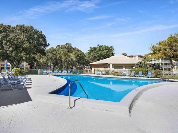 2600 NW 49th Ave 403, Lauderdale Lakes FL 33313