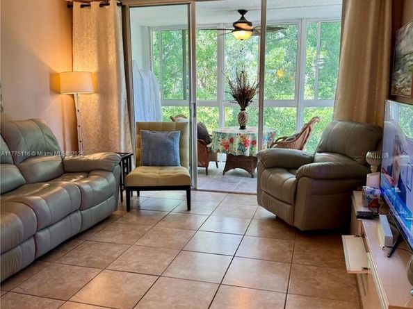 2600 NW 49th Ave 403, Lauderdale Lakes FL 33313