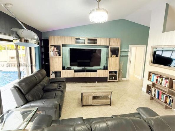 15561 Carriage Ct, Davie FL 33331