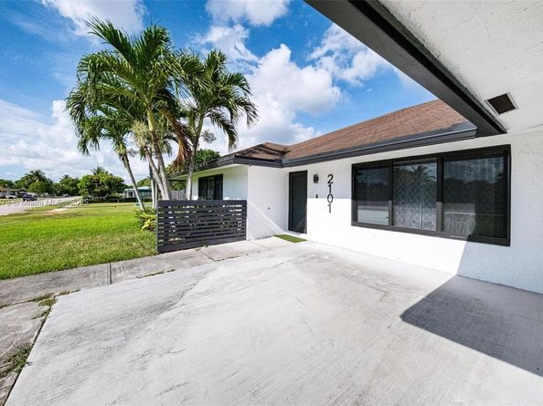 2101 NW 14th Ave, Fort Lauderdale FL 33311