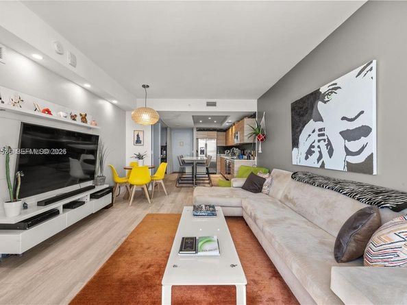 121 NE 34th St 1705, Miami FL 33137