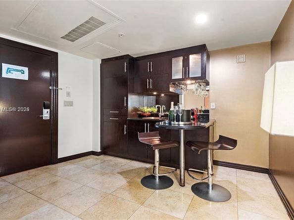 1437 Collins Ave 327, Miami Beach FL 33139