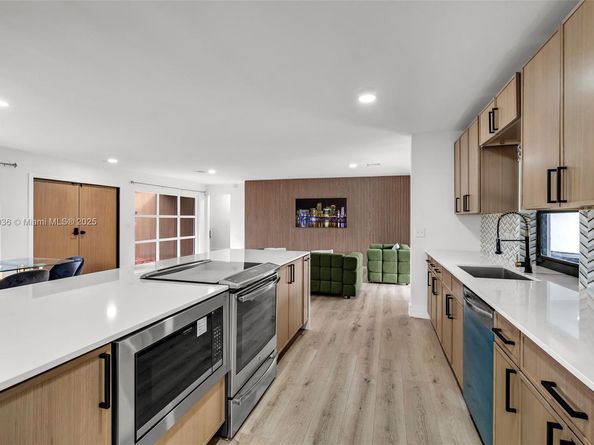 5230 Tyler St, Hollywood FL 33021