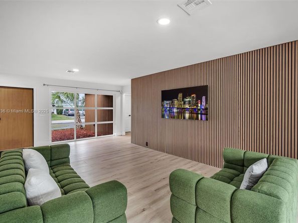 5230 Tyler St, Hollywood FL 33021