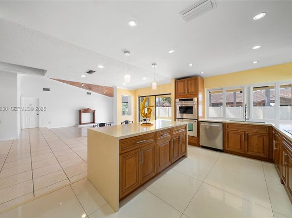 4231 NW 73rd Ave, Lauderhill FL 33319