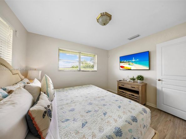 2132 NE 63rd Ct, Fort Lauderdale FL 33308