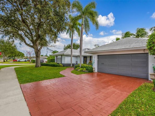 2132 NE 63rd Ct, Fort Lauderdale FL 33308