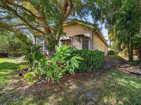 8100 Muirhead Cir, Boynton Beach FL 33472