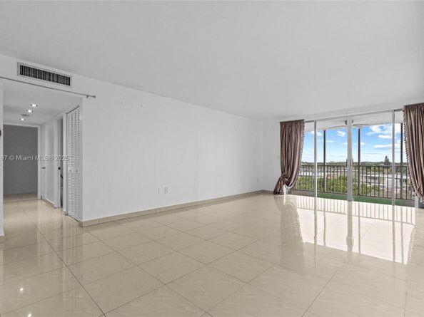 1750 NE 191st St 7001, Miami FL 33179