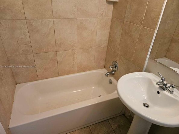 811 Evergreen Dr, Lake Park FL 33403
