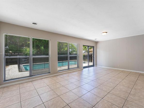811 Evergreen Dr, Lake Park FL 33403