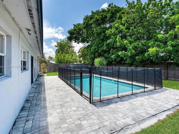 811 Evergreen Dr, Lake Park FL 33403