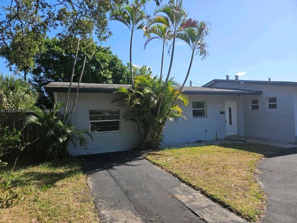 811 Evergreen Dr, Lake Park FL 33403