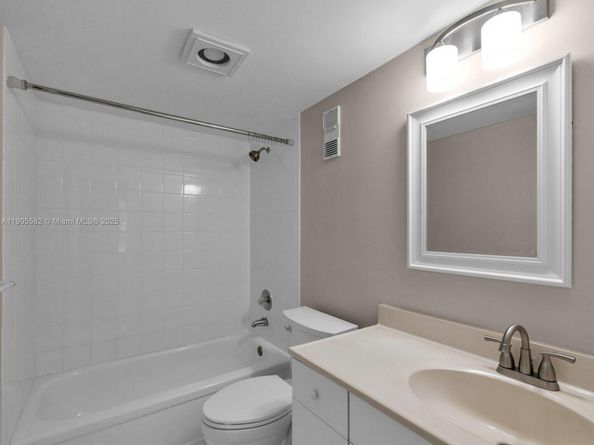 1000 Saint Charles Pl L4, Pembroke Pines FL 33026